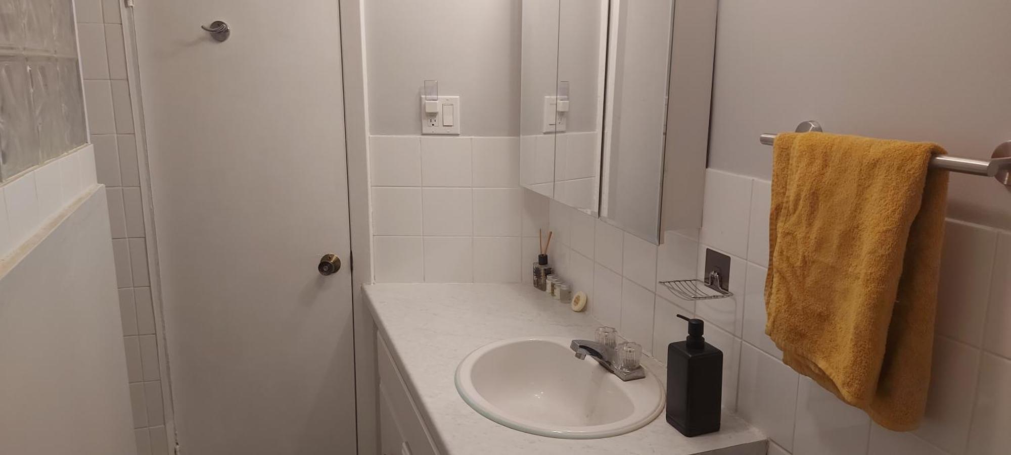 High Park Single Room With Personal Washroom And Kitchen Toronto Exterior photo