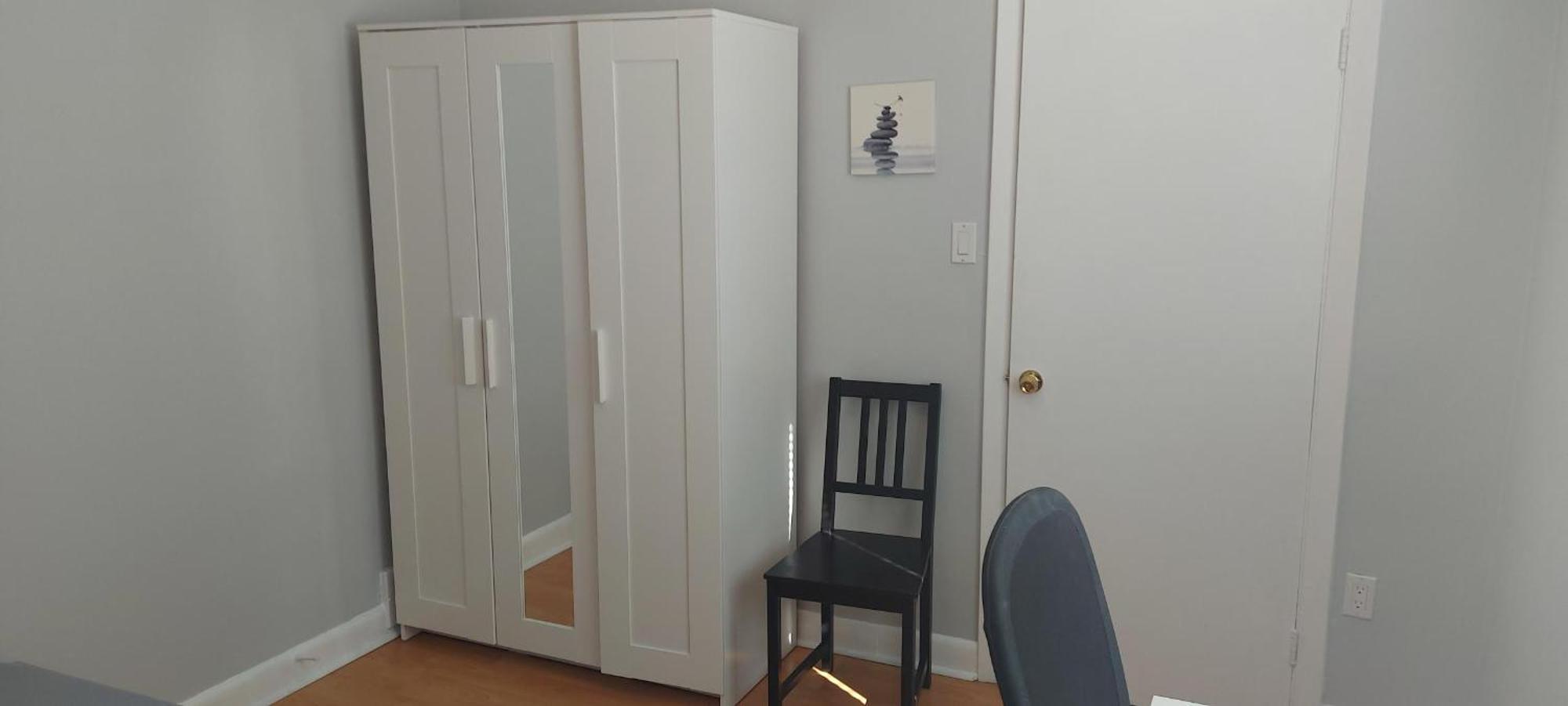 High Park Single Room With Personal Washroom And Kitchen Toronto Exterior photo