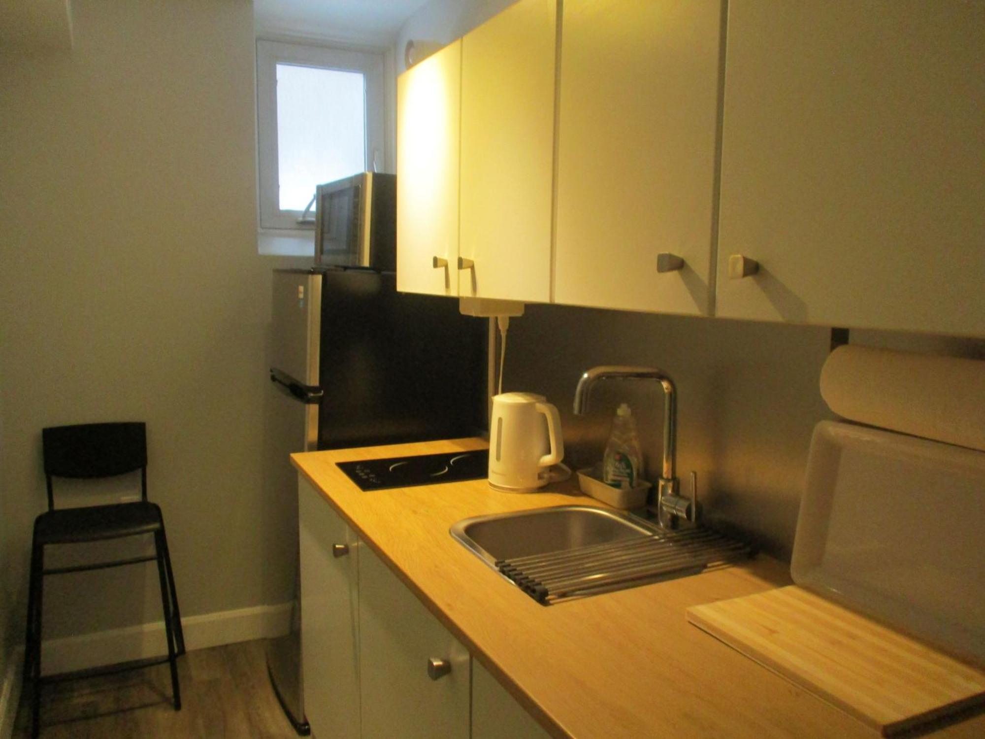 High Park Single Room With Personal Washroom And Kitchen Toronto Exterior photo